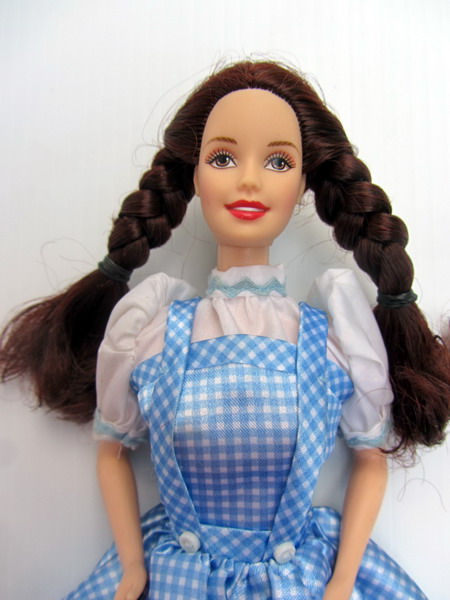 barbie-dorothy-wizard-of-oz-doll fashiondollsnmore.com talks