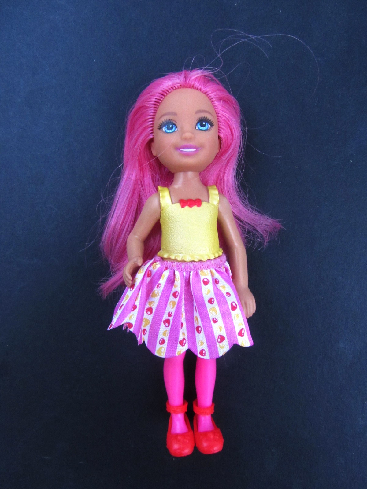barbie-dreamtopia-pink-chelsea-DVM90 fashiondollsnmore.com
