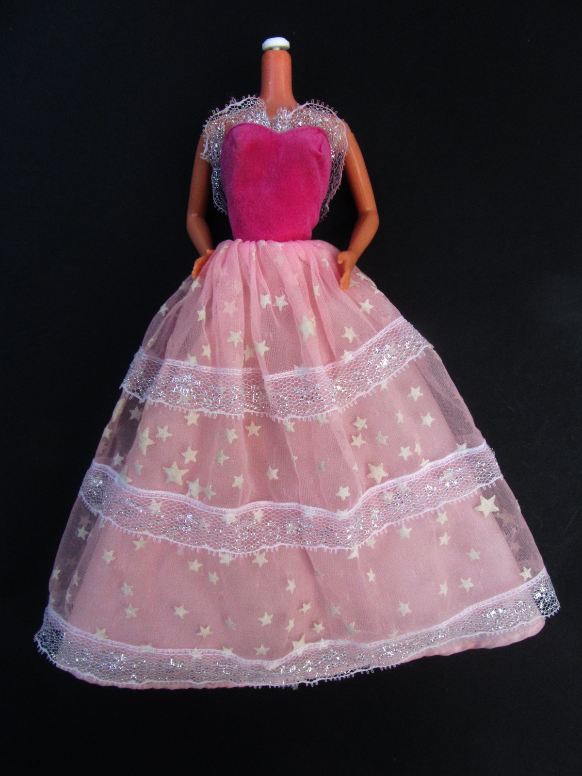 dream-glow-barbie-1983-pink-star-dress fashiondollsnmore.com